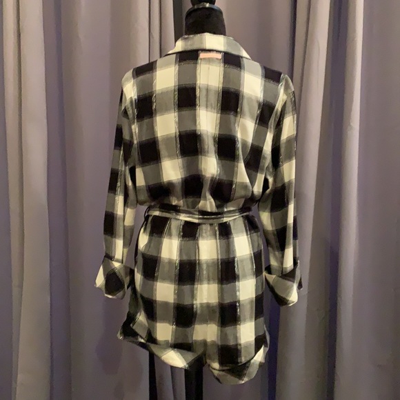 PERFECT Victoria’s Secret Medium Romper!  NWT - Picture 4 of 6
